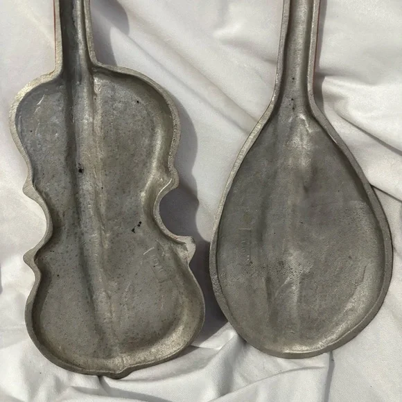 Vintage Violin Mandolin Wall Decor Brown Finish Mid Century Royal Cast Aluminum - Picture 6 of 9